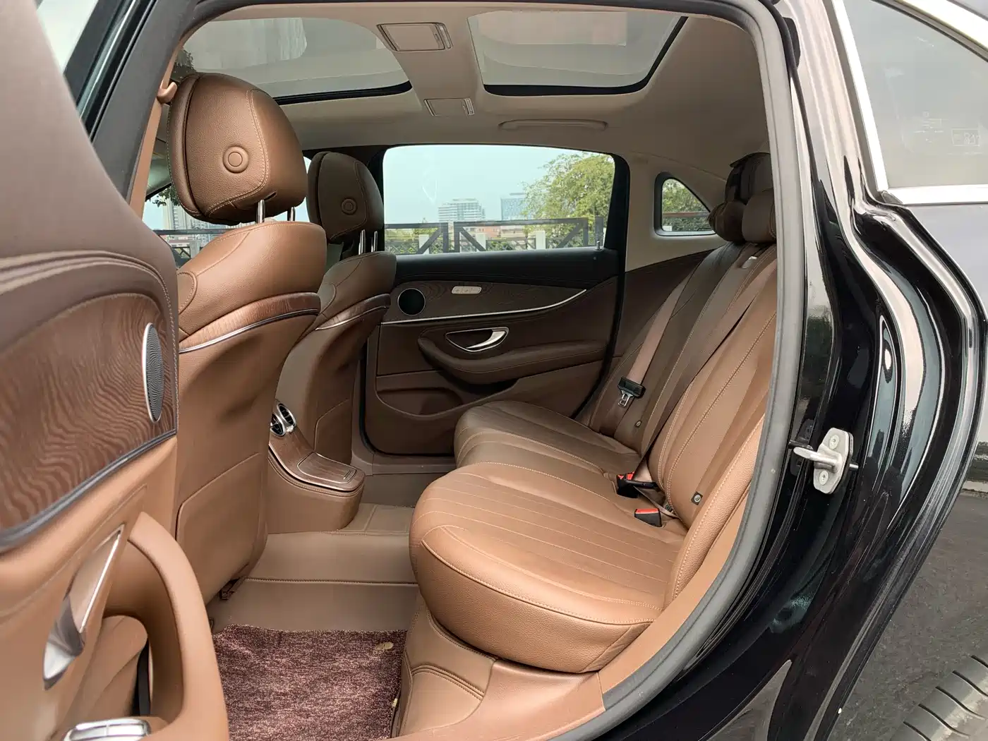 Mercedes-Benz E-Class New Energy 2022 Facelift II E 350 e L Plug-in Hybrid Sedan фото 15