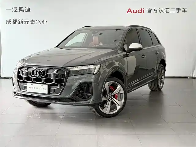 Audi SQ7 2024 4.0 TFSI — фото 1