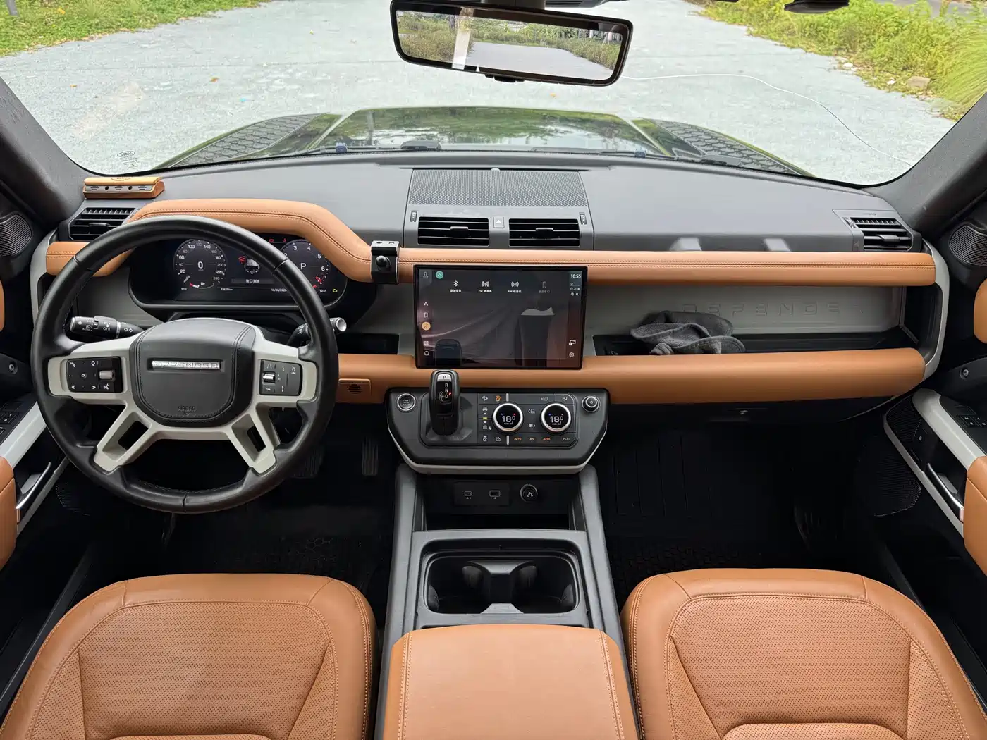 Photo 9 - Land Rover Defender