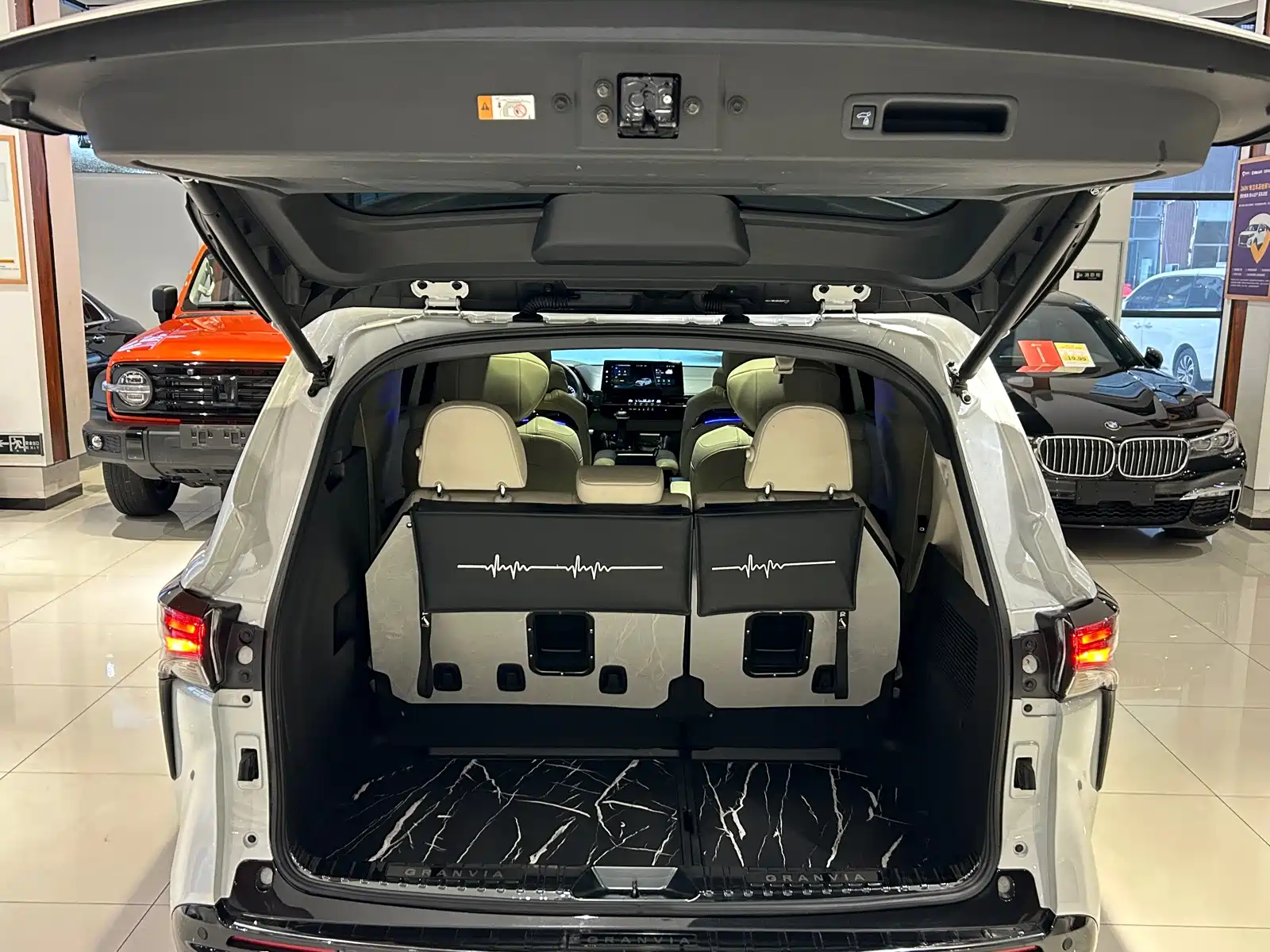 Фото 27 - Toyota Granvia