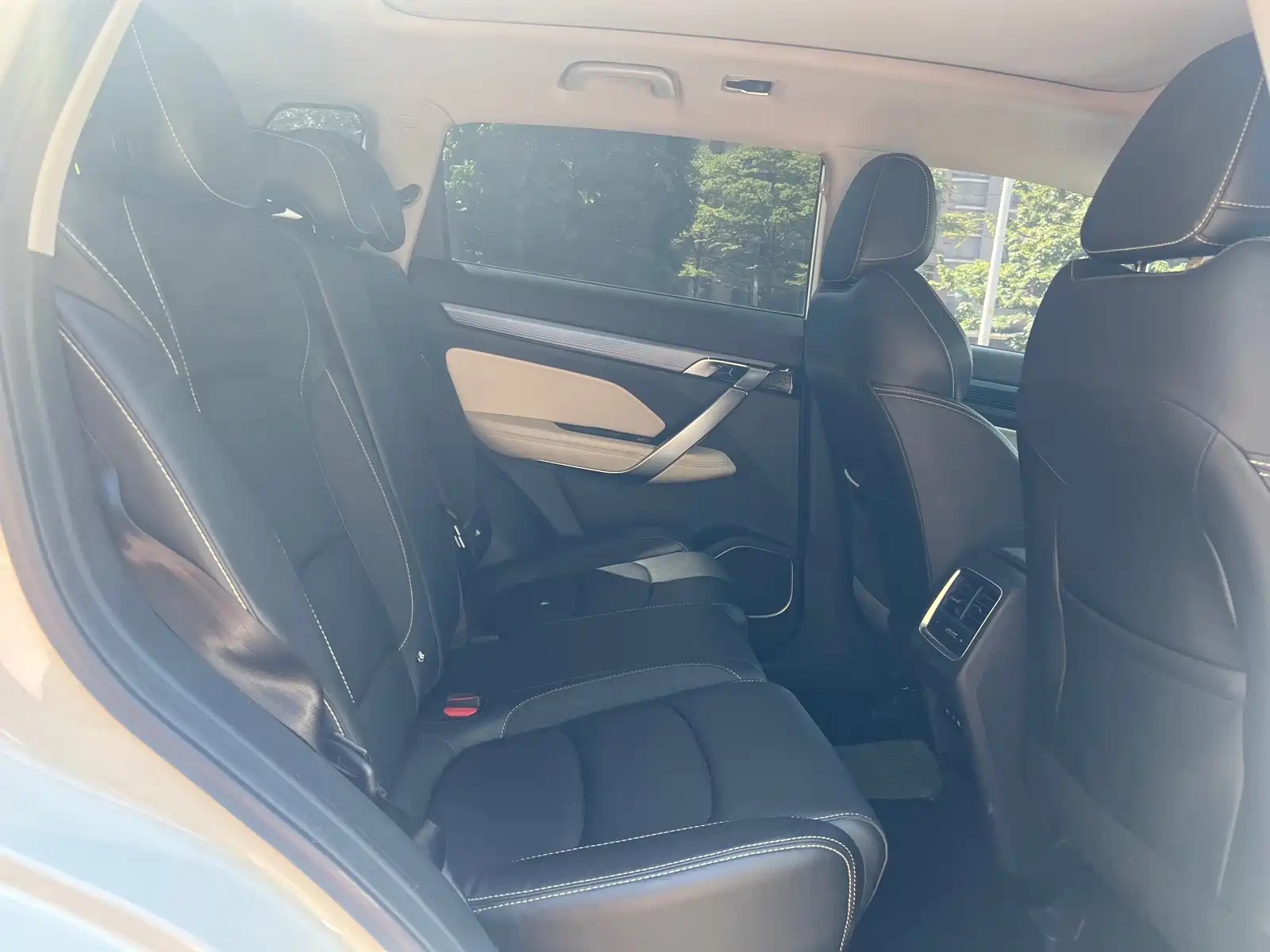 Фото 4 - Geely Atlas