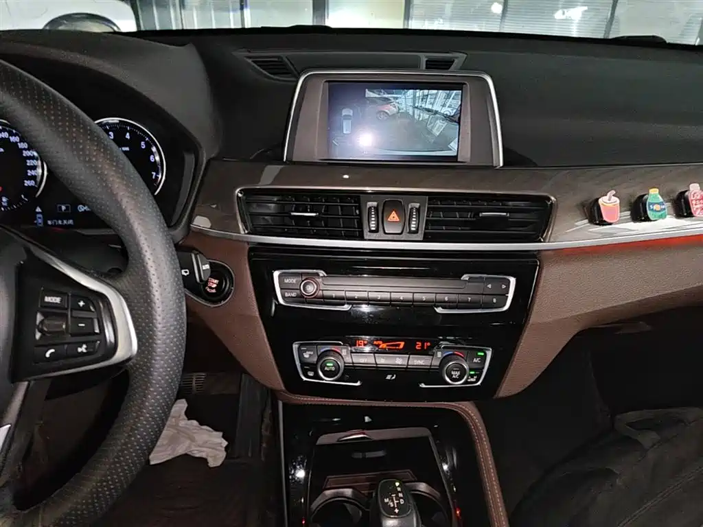 BMW X1 2019 sDrive18Li Premium Model фото 13