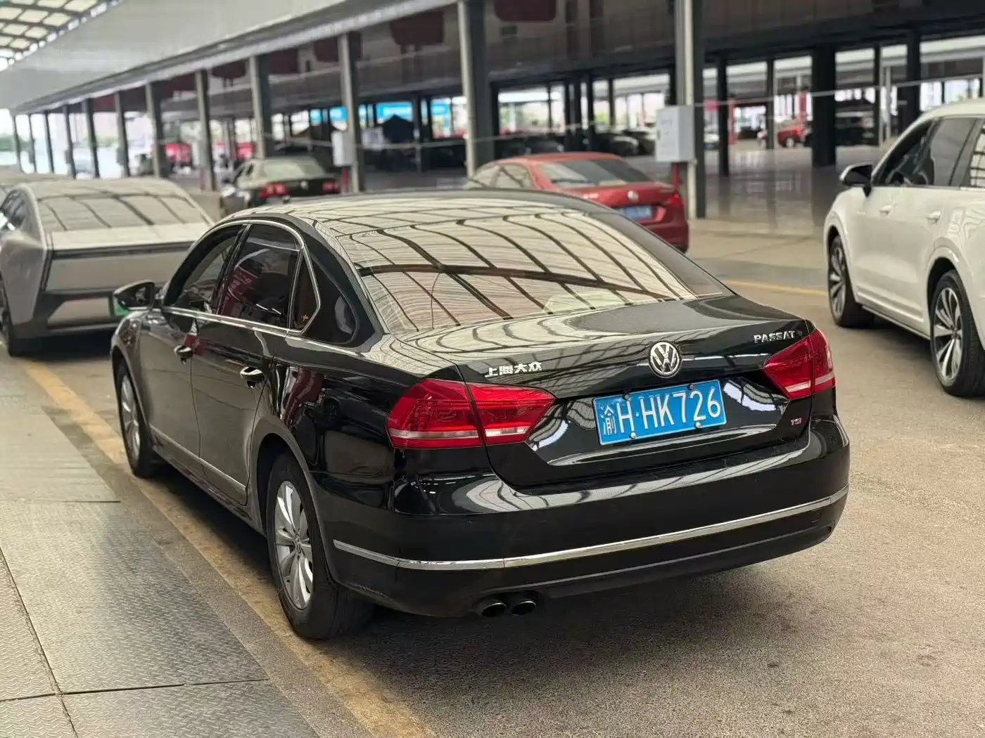 Volkswagen Passat 2014 1.8TSI DSG Premium Edition фото 7