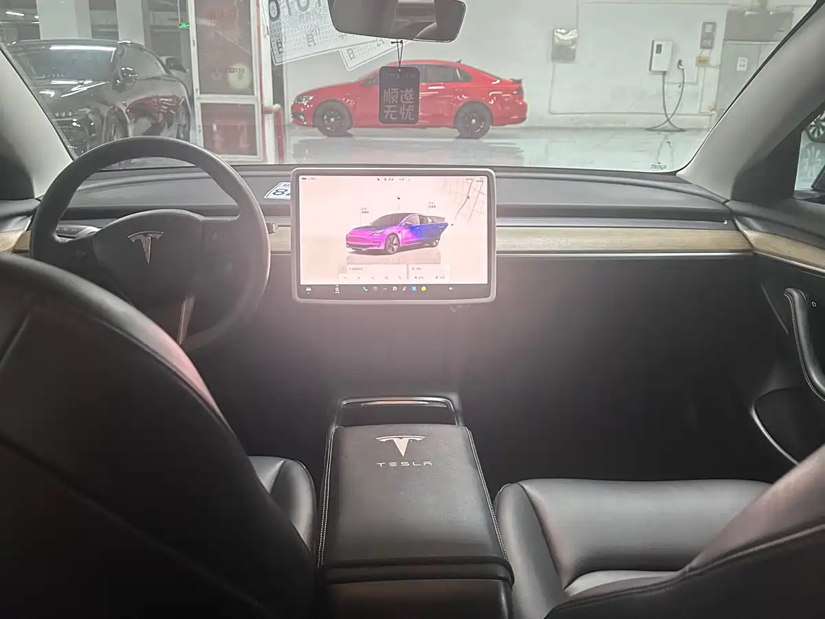 Фото 15 - Tesla Model 3