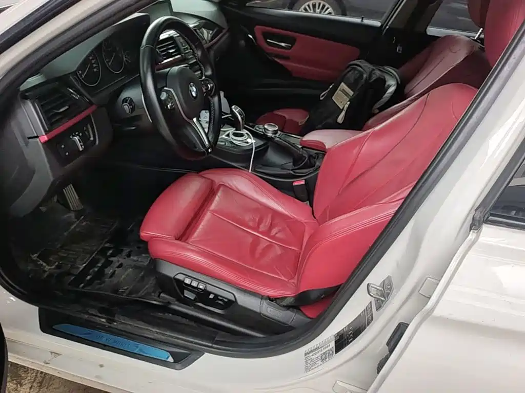 صورة 15 - BMW 3 Series