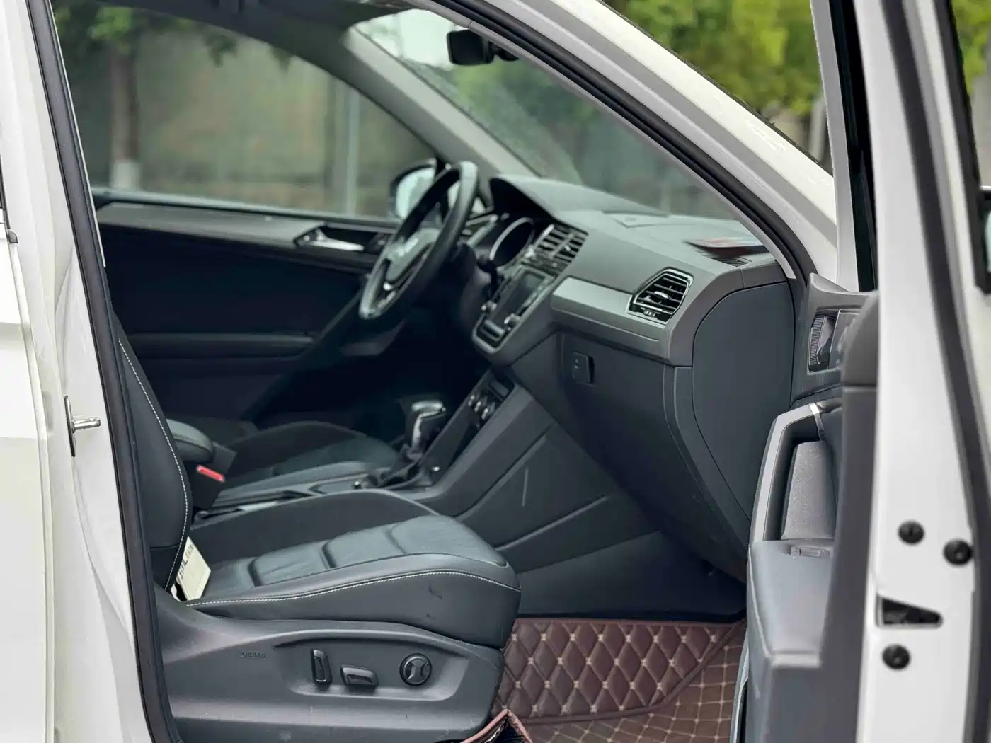Volkswagen Tiguan L 2017 380TSI Automatic 4WD Luxury Edition фото 12