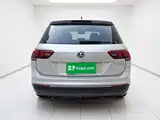 Photo 3 - Volkswagen Tiguan L