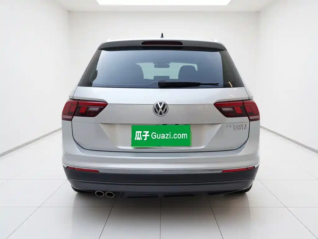 Photo 3 - Volkswagen Tiguan L