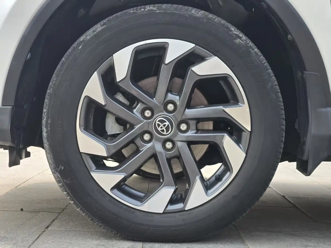Toyota RAV4 Rongfang 2016 2.5L Automatic 4WD Elite фото 15
