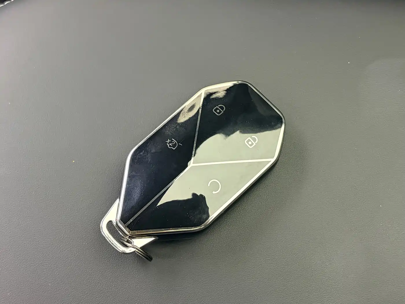 Fang Cheng Bao Titanium 3 2026 2026 Model 620KM Rear-Wheel Drive Flash Charging Version