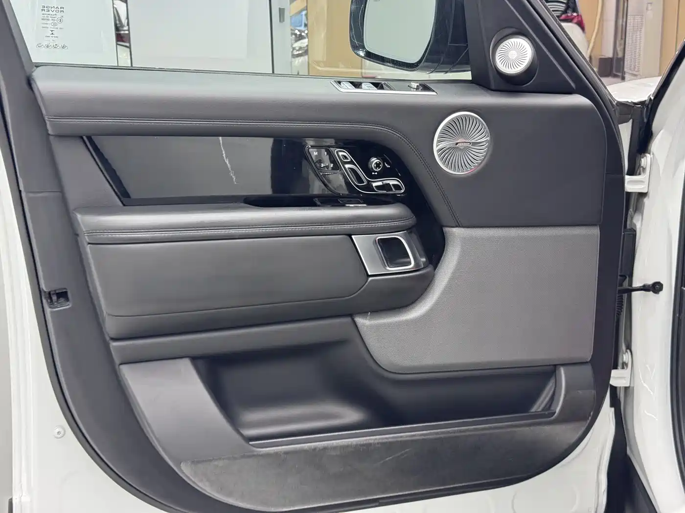 Land Rover Range Rover 2018 3.0 SC V6 Golden Age Edition фото 17