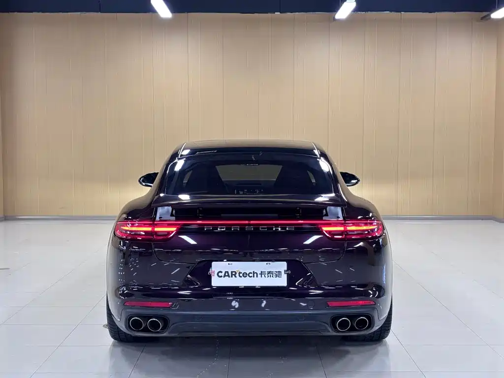 Фото 19 - Porsche Panamera