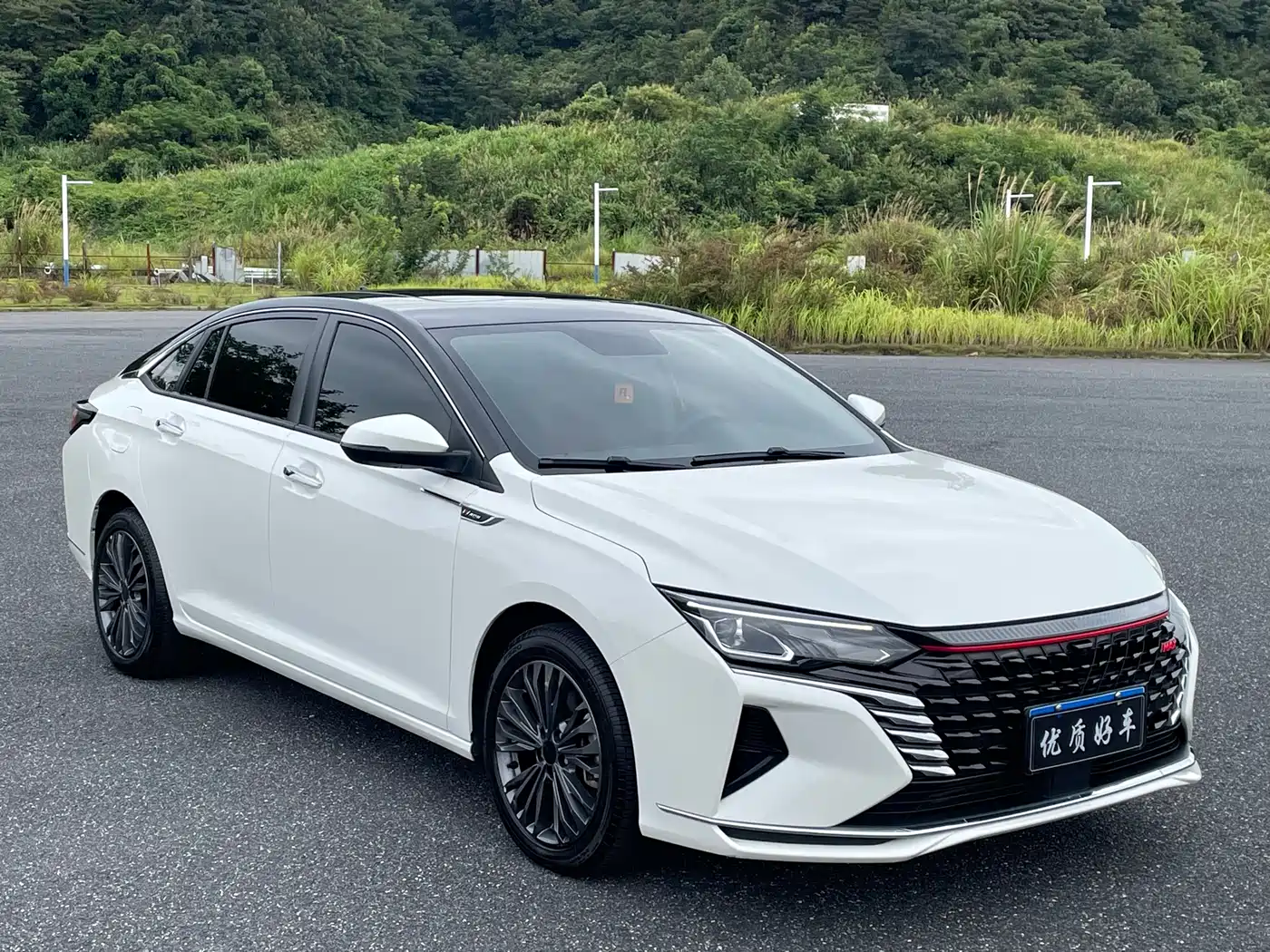 DONGFENG YI HYUN MAX