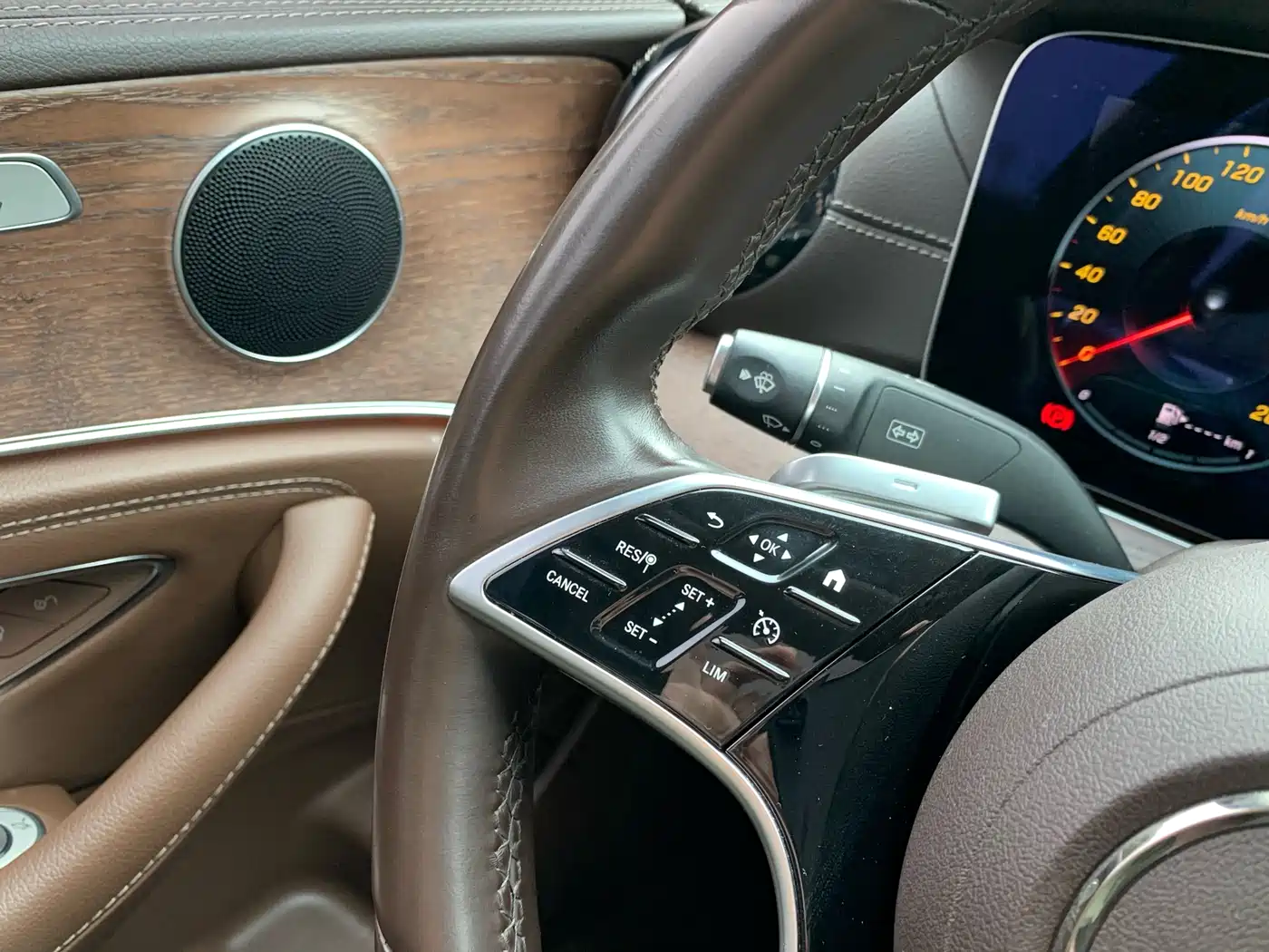 Mercedes-Benz E-Class New Energy 2022 Facelift II E 350 e L Plug-in Hybrid Sedan фото 25