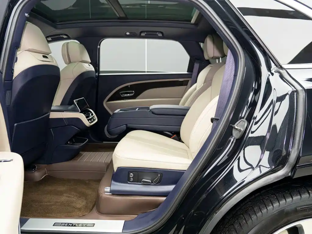 Bentley Bentayga 2024 2023 4.0T V8 Long Wheelbase Version