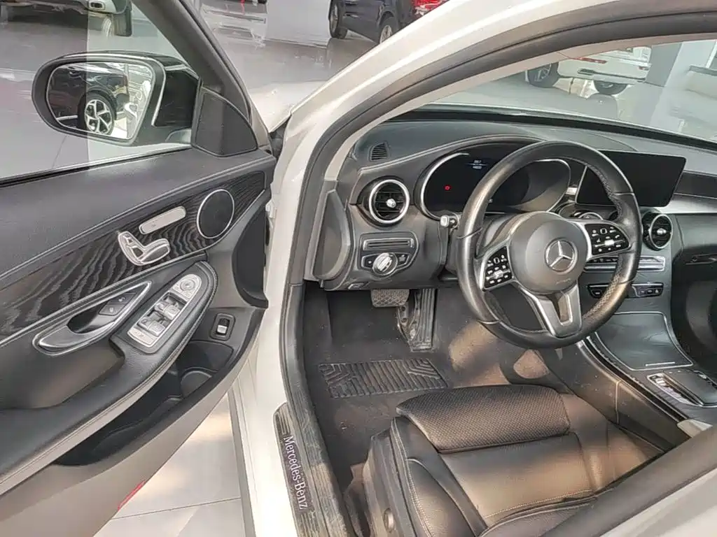 Photo 16 - Mercedes-Benz C-Class