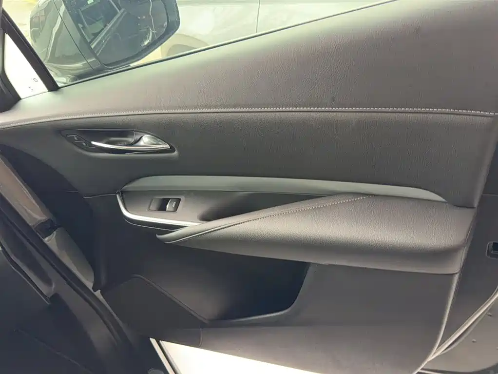 Cadillac XT4 2018 28T FWD Leading Edition фото 5