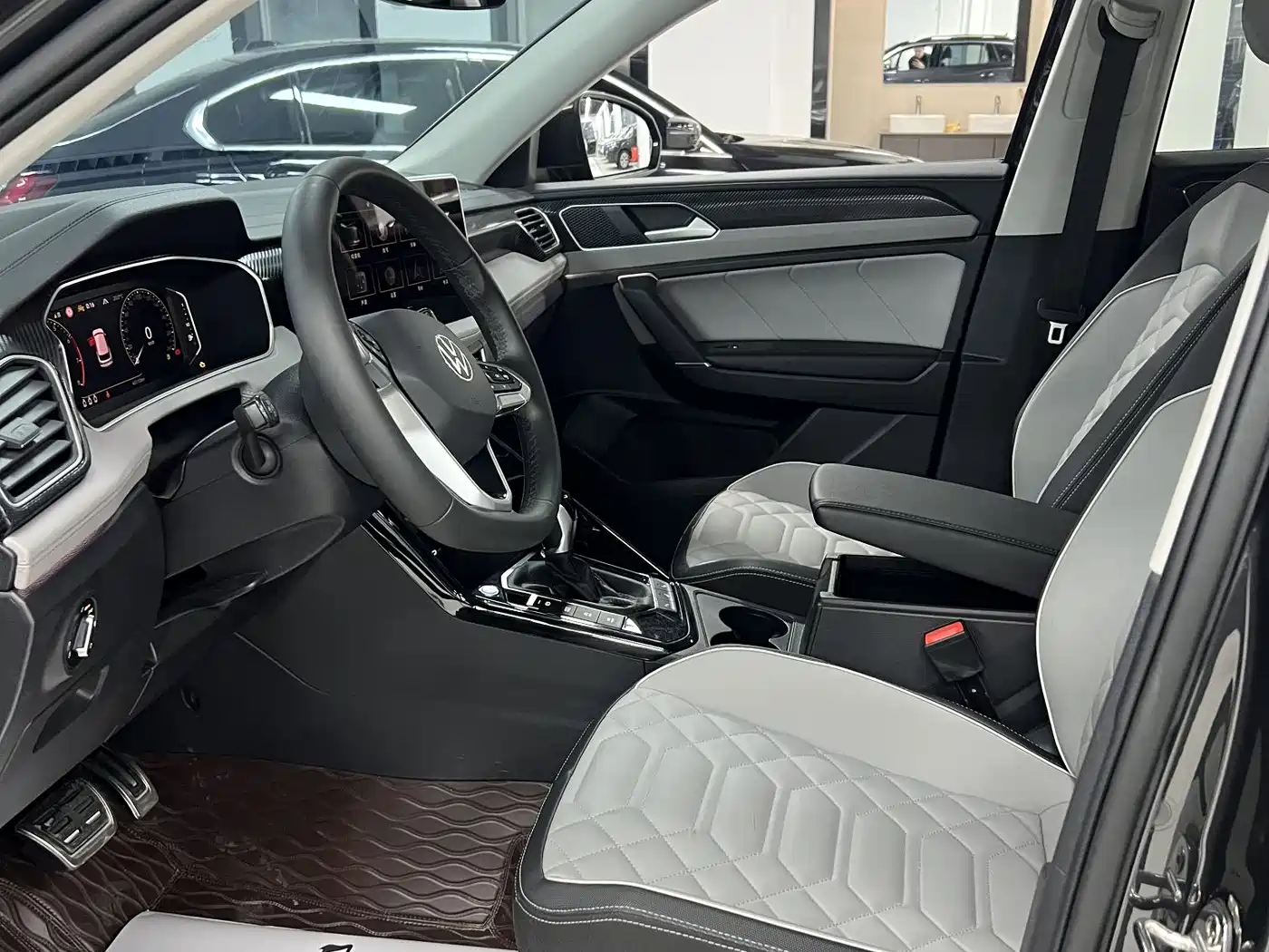Volkswagen Tayron 2023 280TSI 2WD Luxury Plus Advanced Edition фото 5