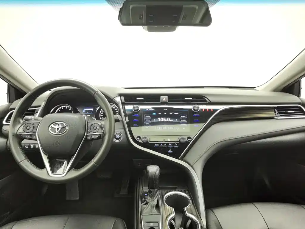 Фото 5 - Toyota Camry