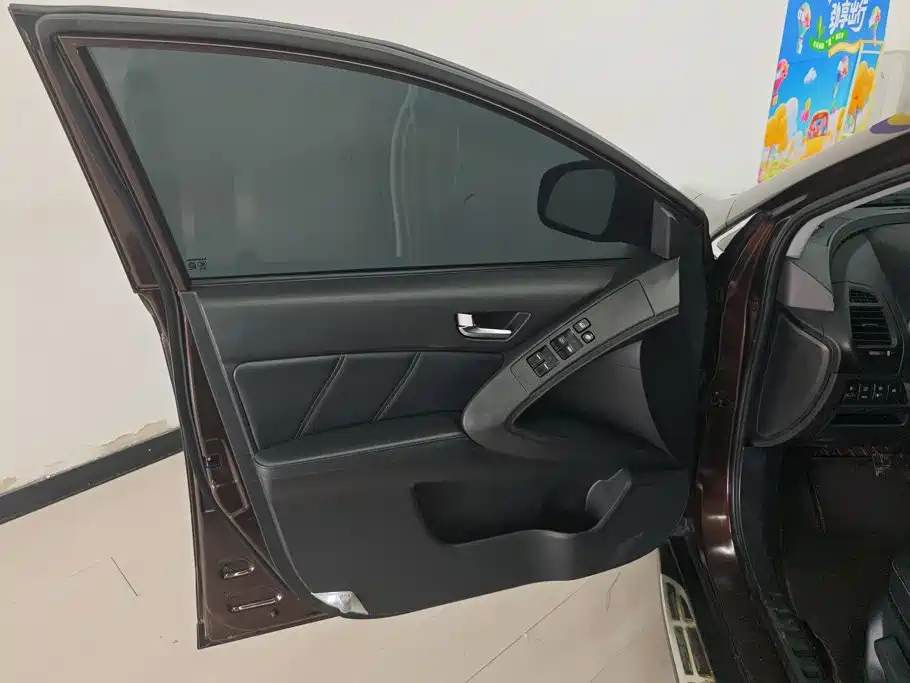 Luxgen U6 SUV 2016 2015 1.8T Innovation Upgrade