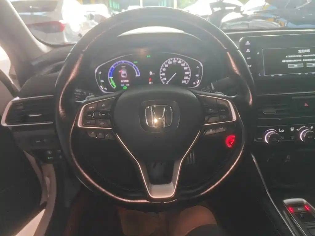 Фото 11 - Honda Accord