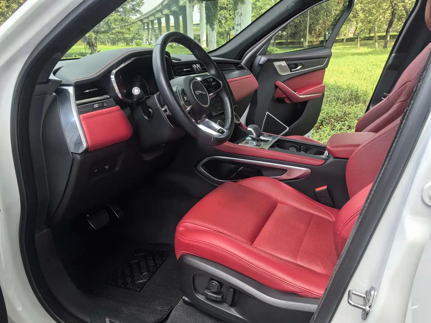 Jaguar F-PACE 2023 2023 P250 R-Dynamic BLACK
