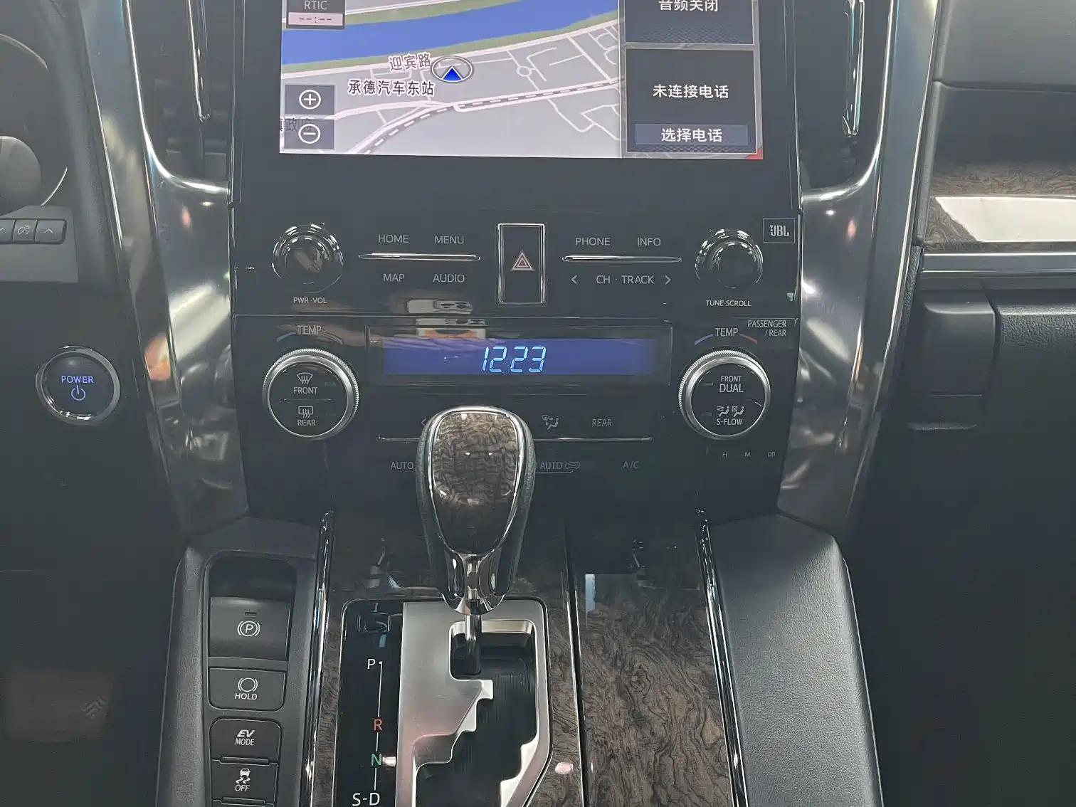 Фото 7 - Toyota Vellfire
