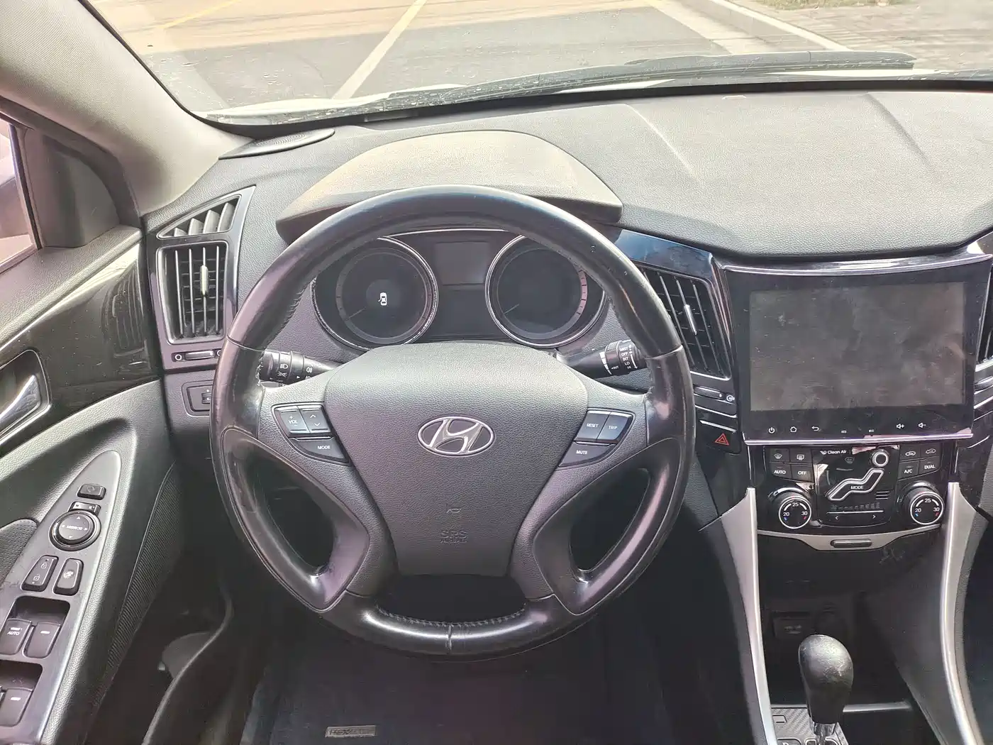 Hyundai Sonata 2015 Classic 2.0L Automatic Luxury Edition фото 8
