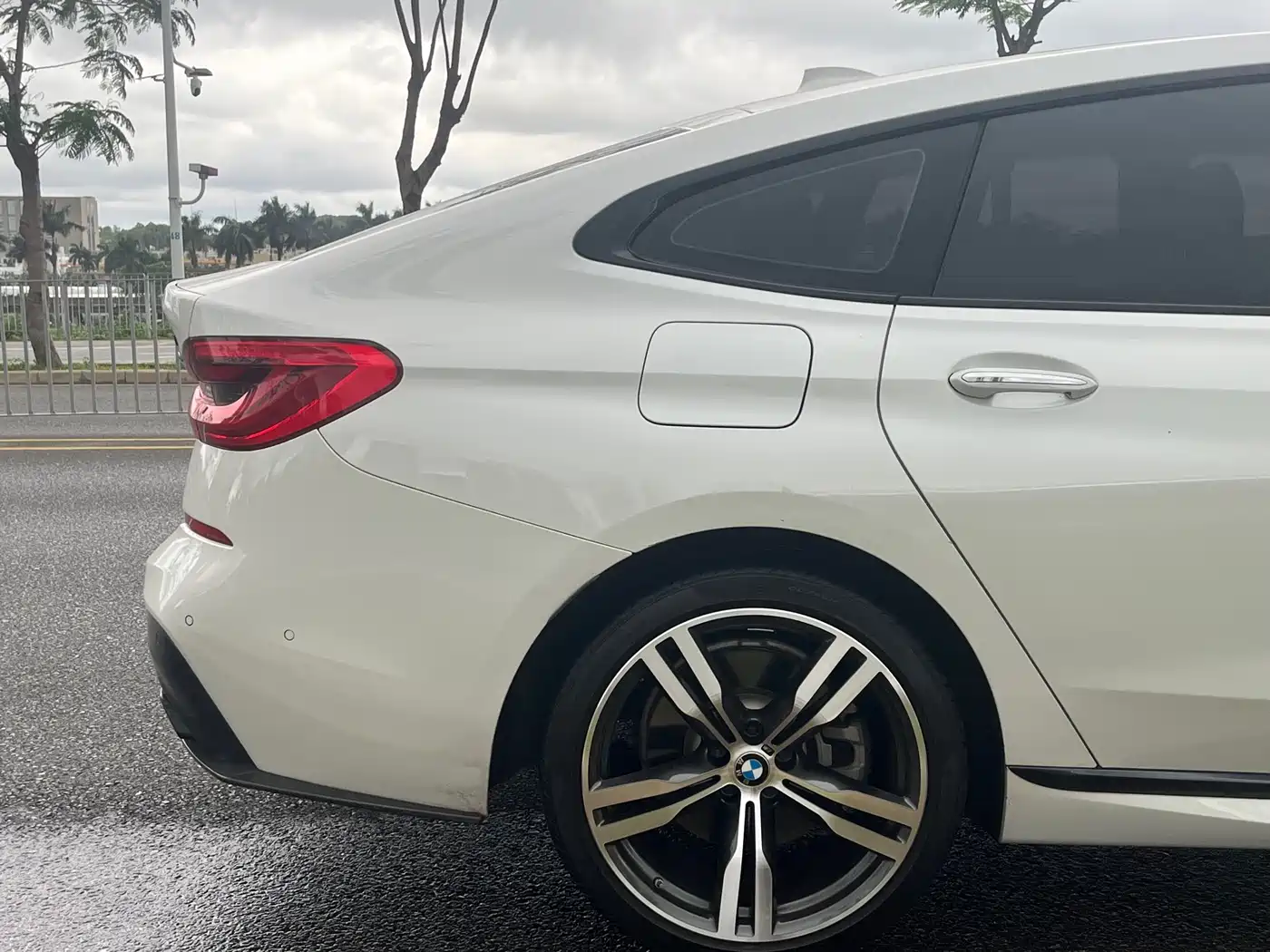 BMW 6 Series GT 2018 640i xDrive M Sport Package фото 10