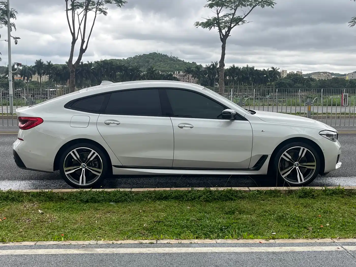 BMW 6 Series GT 2018 640i xDrive M Sport Package фото 8