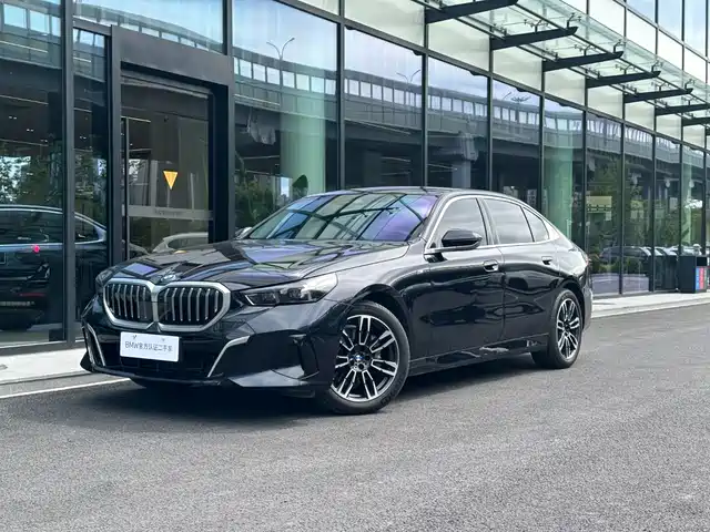 BMW 5 Series 2025