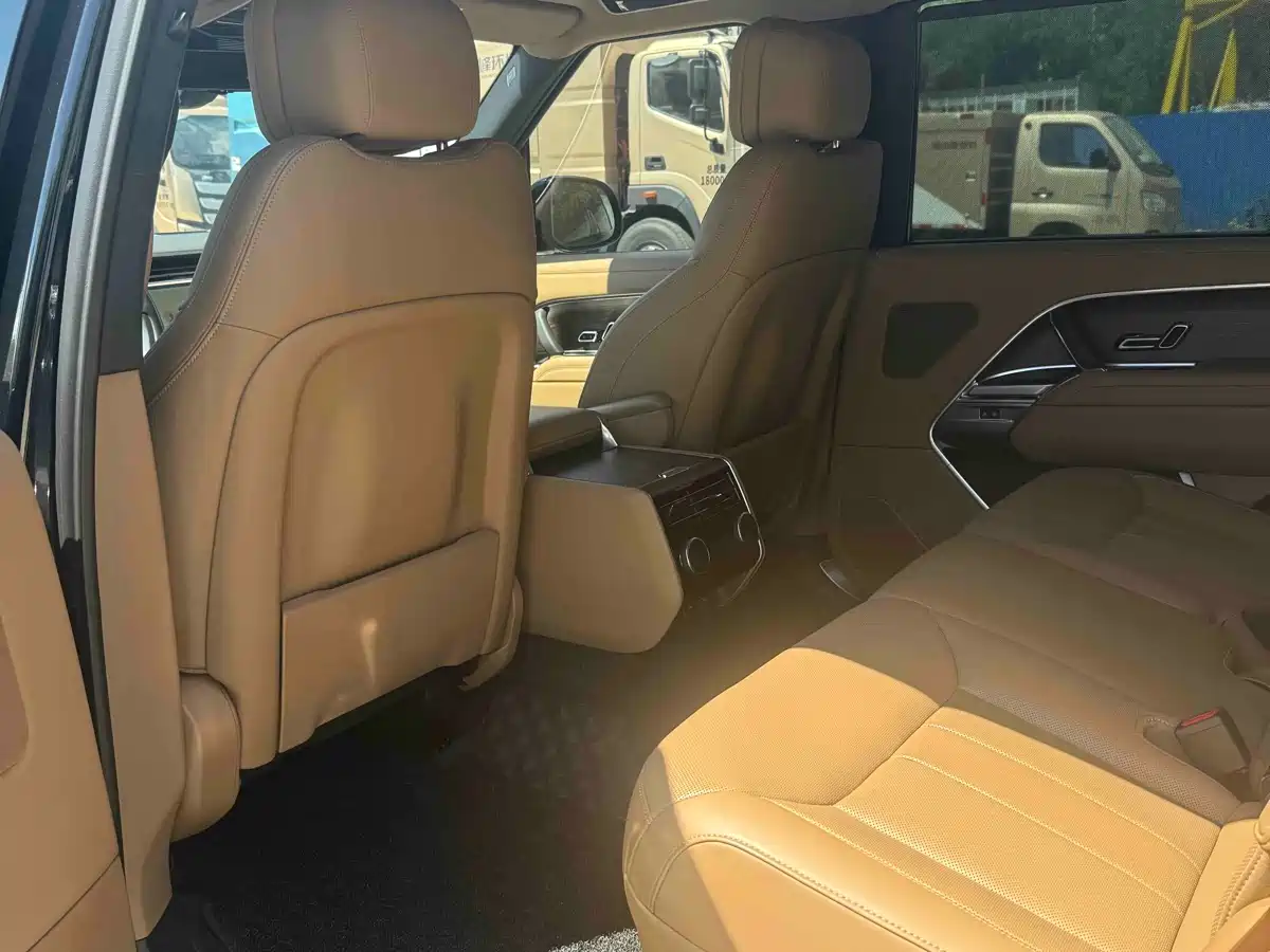 Land Rover Range Rover 2025 3.0 L6 400PS Flourishing Era Extended Wheelbase фото 5