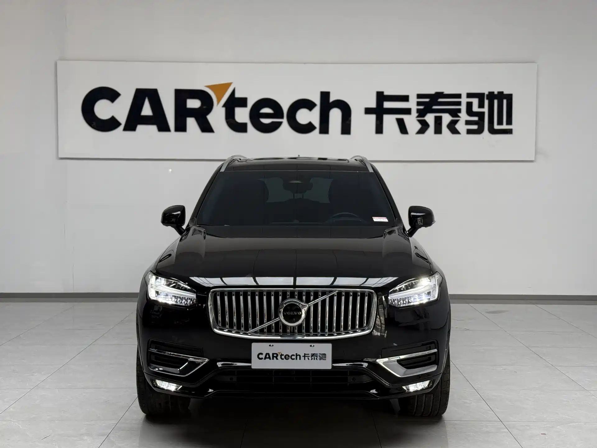 Photo 2 - Volvo XC90