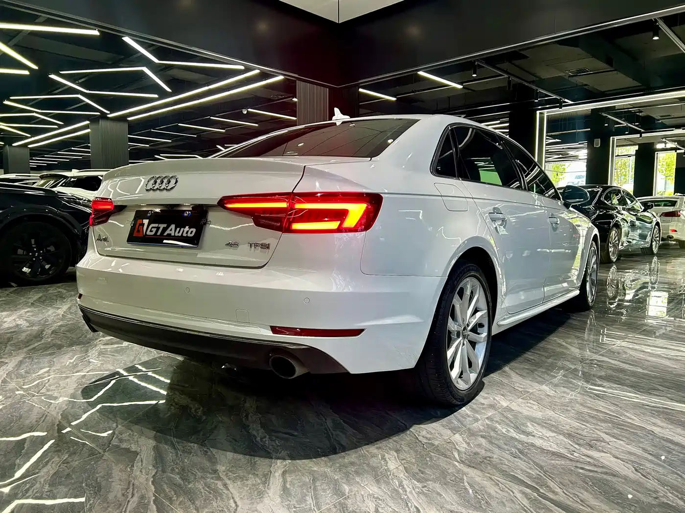 Фото 5 - Audi A4L
