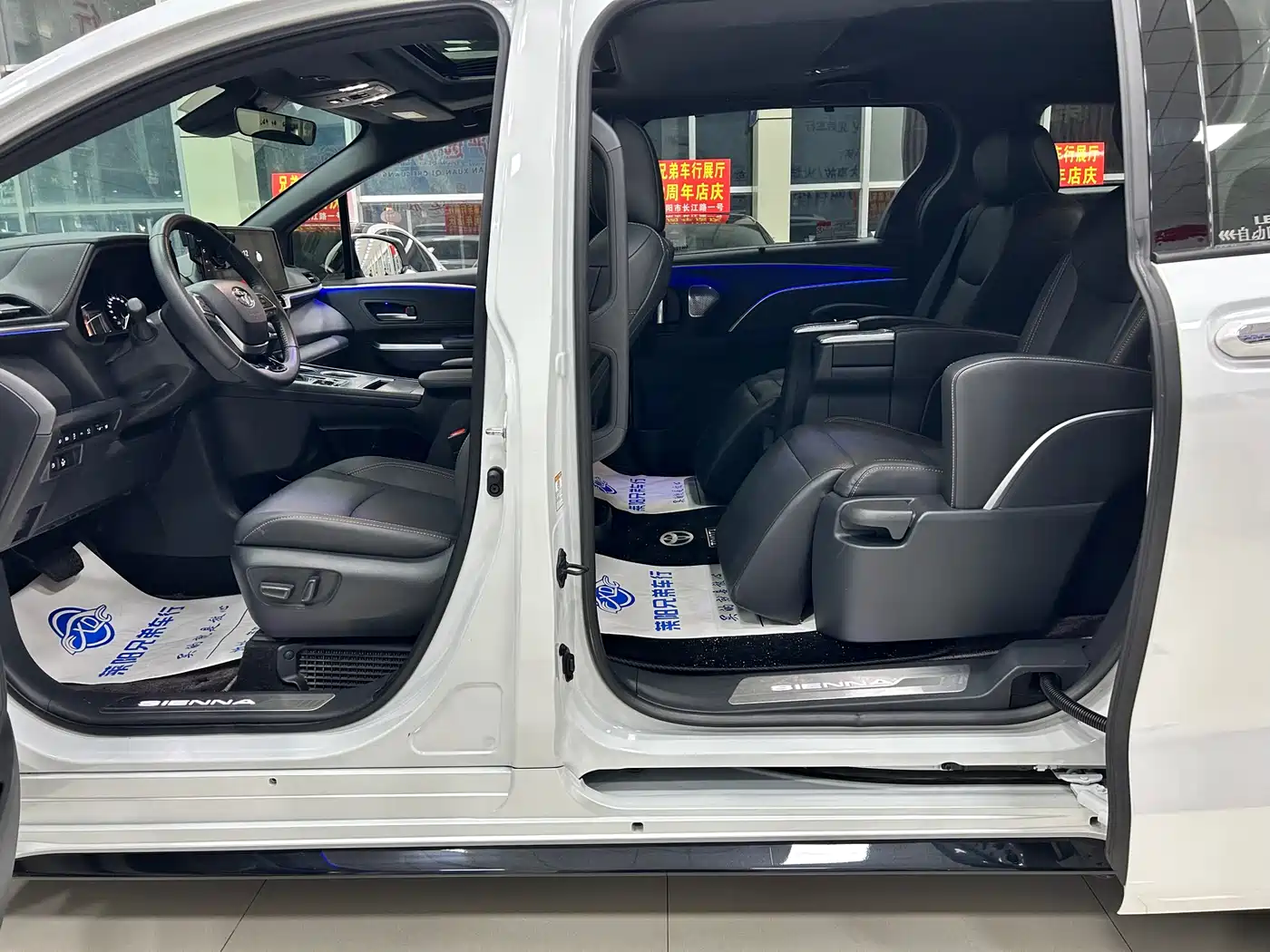 Toyota Sienna 2024 2.5L Hybrid Ultimate Premium Edition фото 8