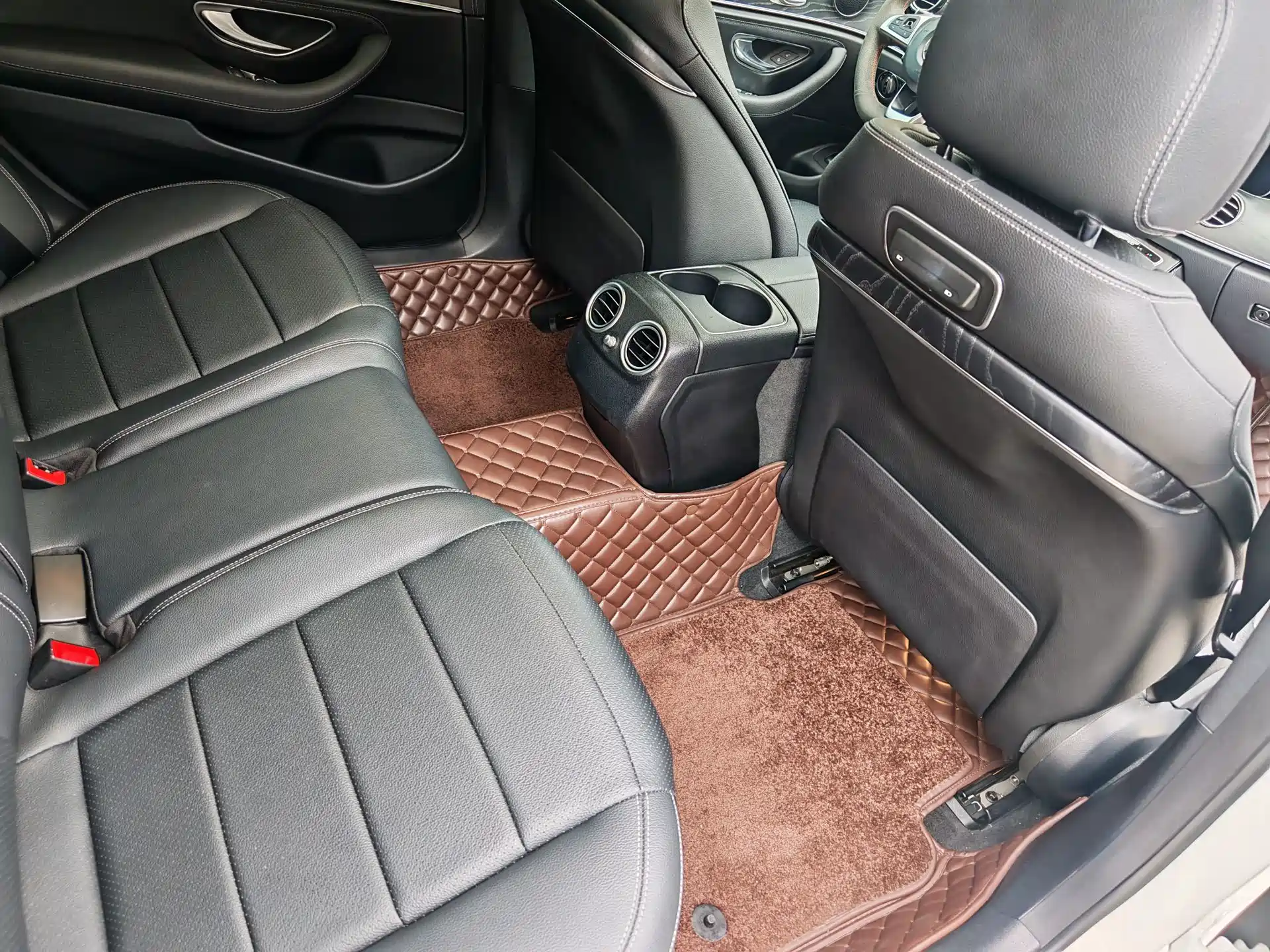 Photo 8 - Mercedes-Benz E-Class