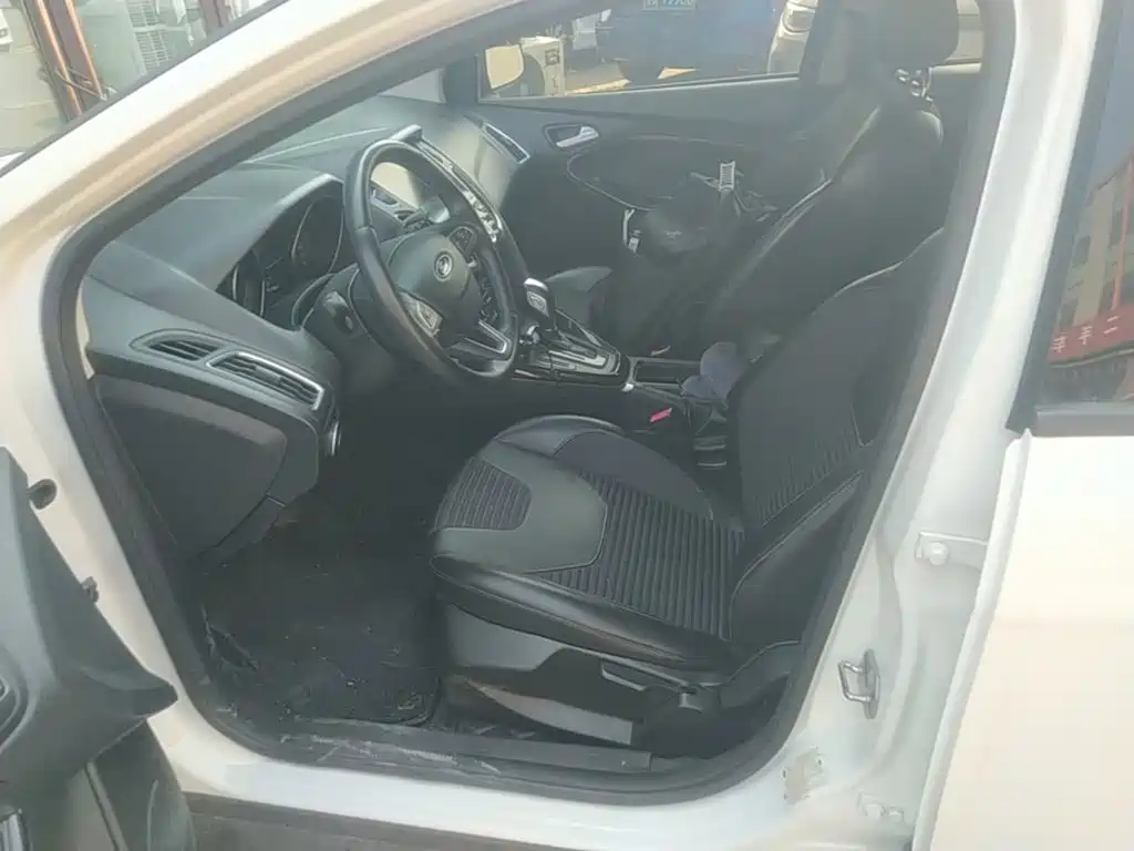 Ford Focus 2018 2017 Hatchback 1.6L Auto Fashion Smart Edition