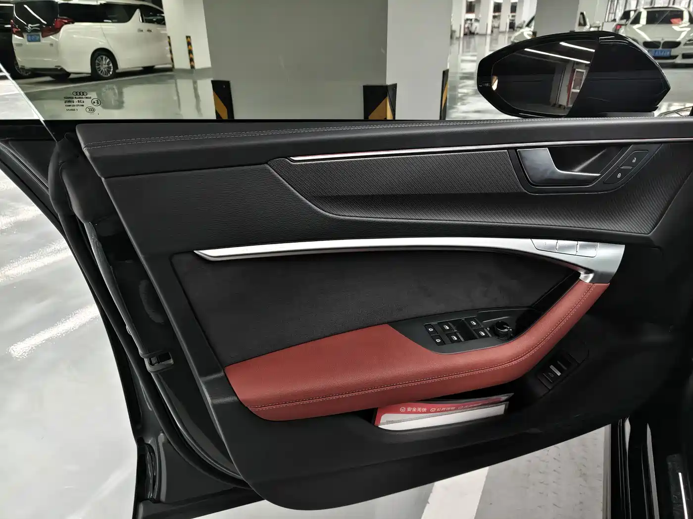 Фото 9 - Audi A7L