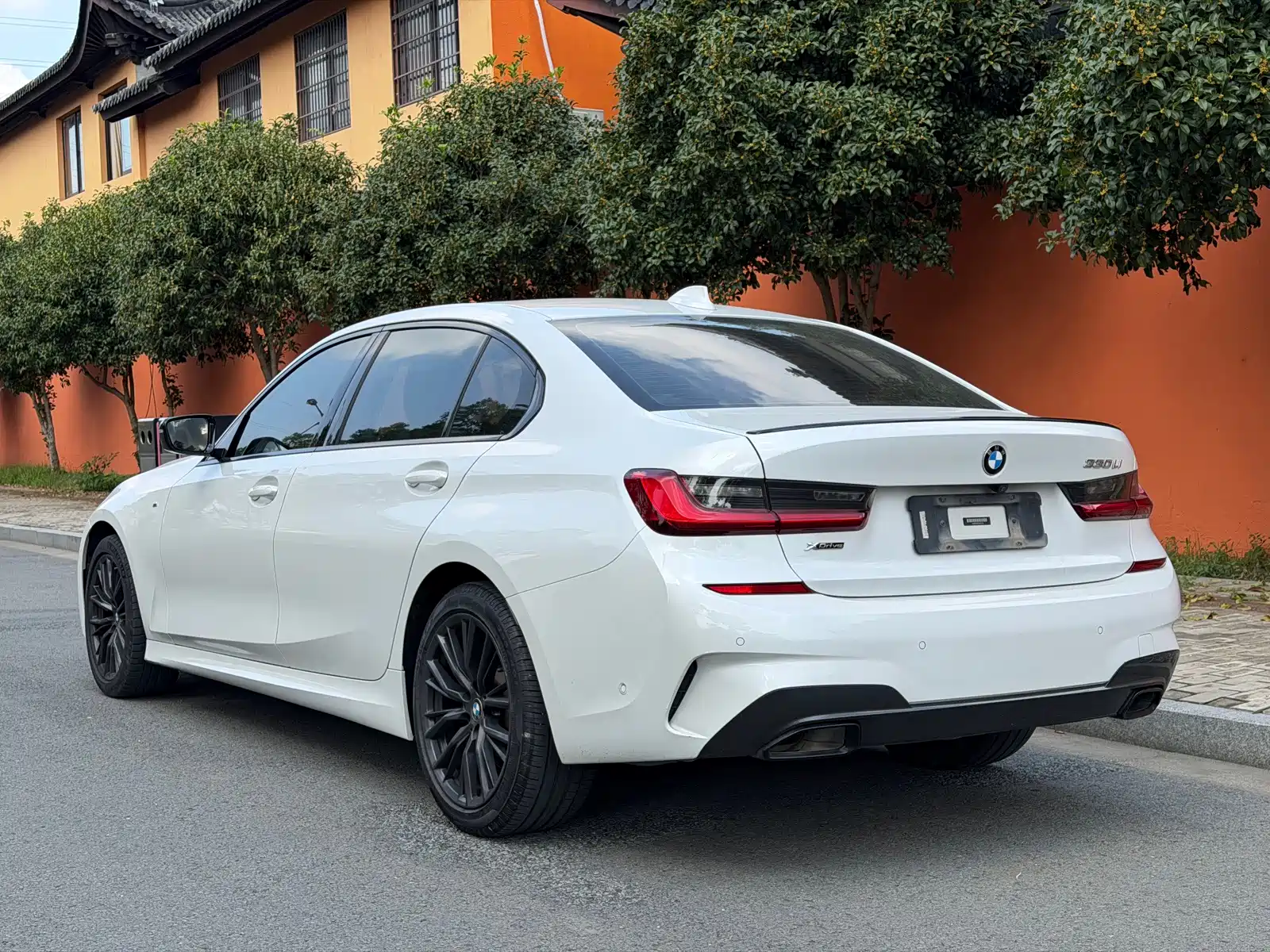 Photo 9 - BMW 3 Series