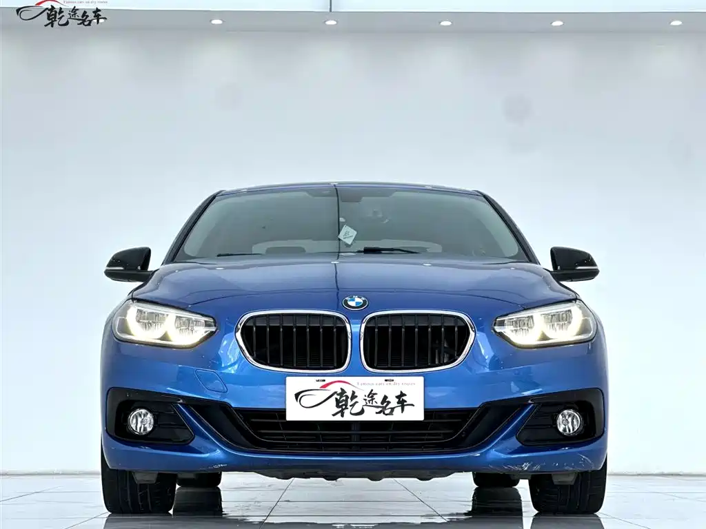 BMW 1 Series 2017 118i Sport фото 2
