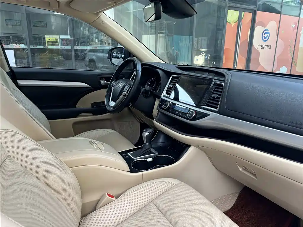 Toyota Highlander 2021 2.0T FWD Luxury 7-Seater фото 34