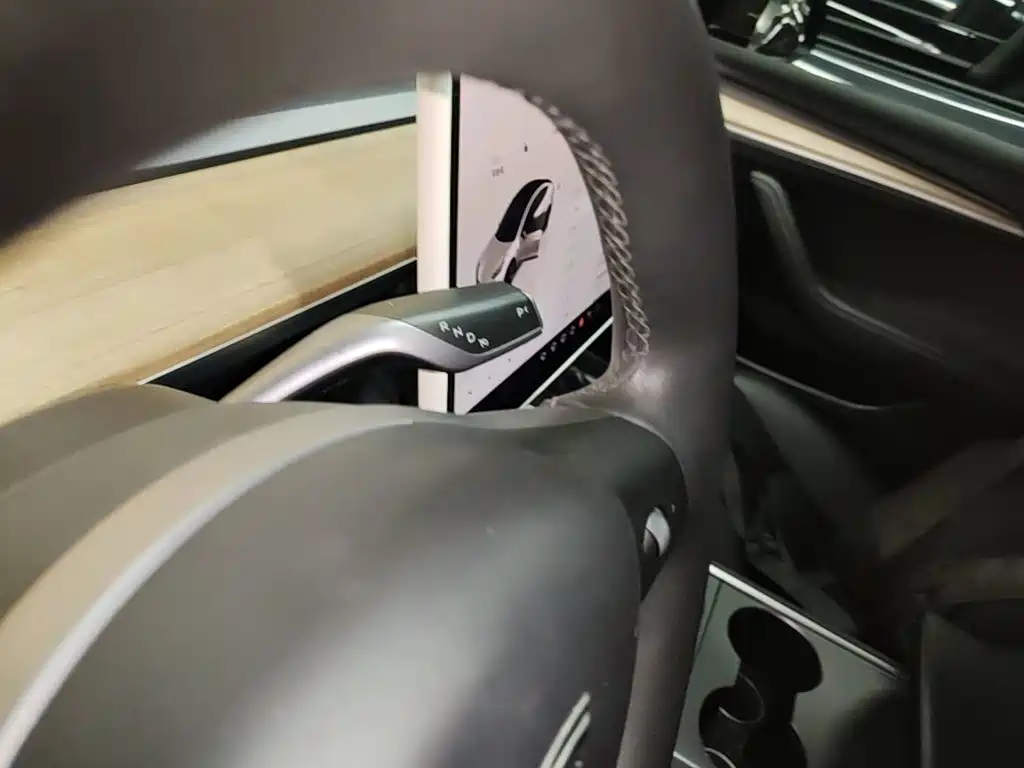 Фото 14 - Tesla Model 3