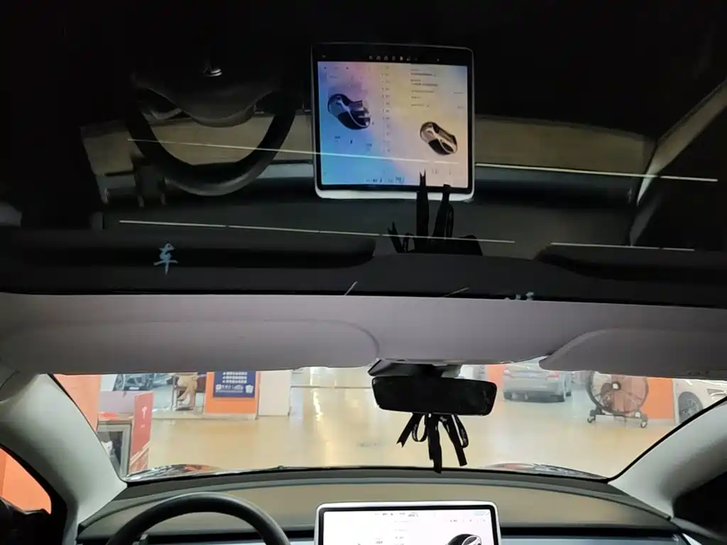 Фото 18 - Tesla Model 3