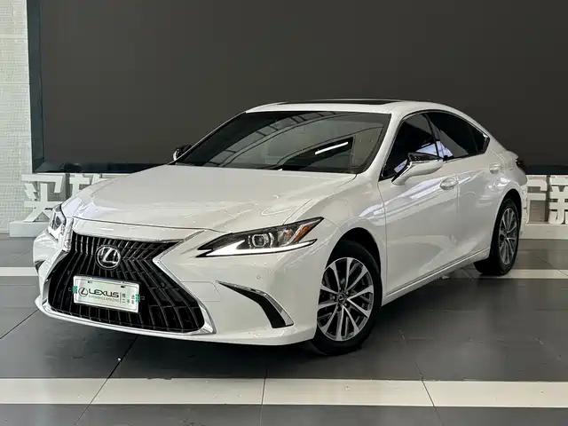 Lexus ES 2022