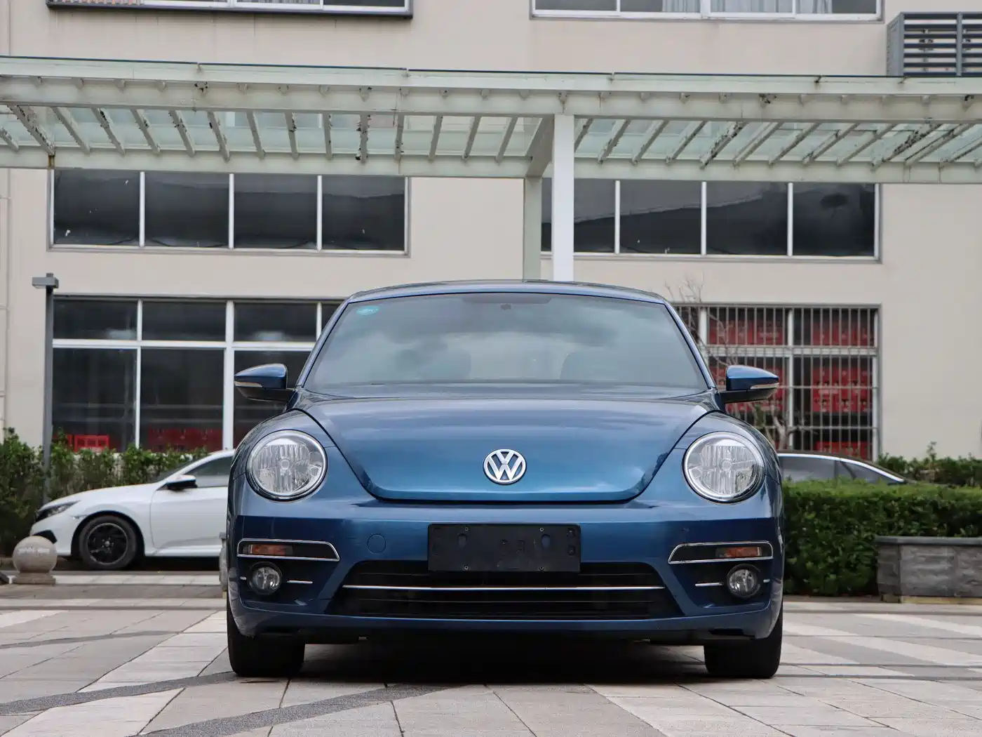 Volkswagen Beetle 2017 180TSI Enjoy фото 2