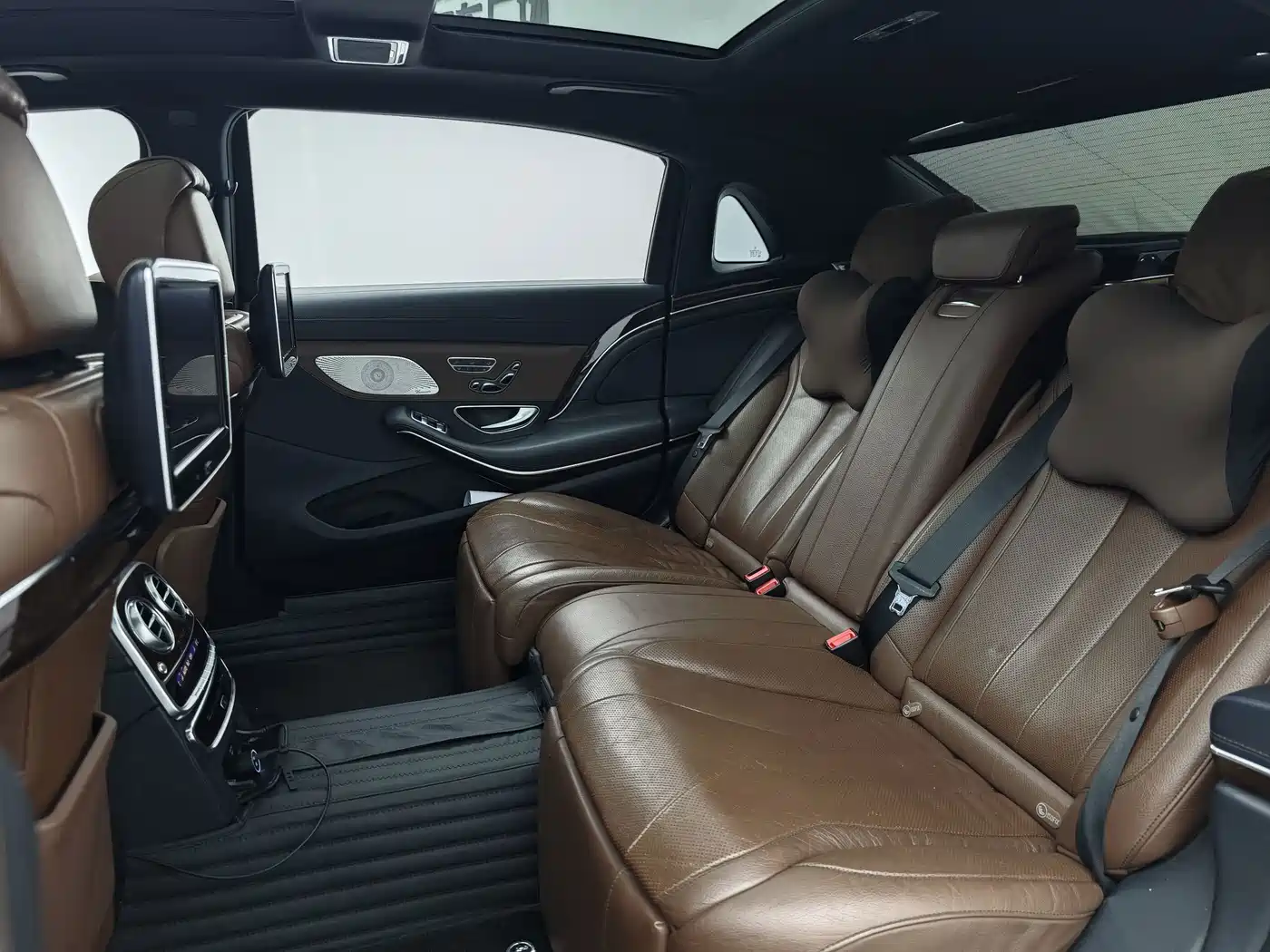 Photo 11 - Mercedes-Benz Maybach S-Class