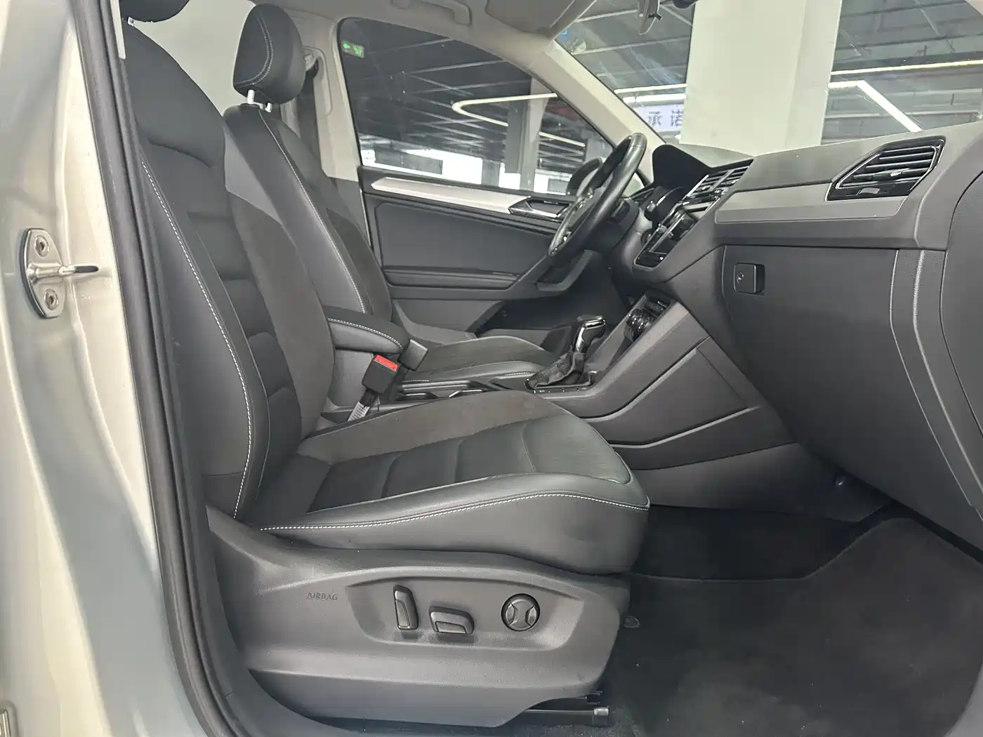 Volkswagen Tiguan L 2018 Facelift 330TSI Automatic 2WD Comfort Edition фото 11