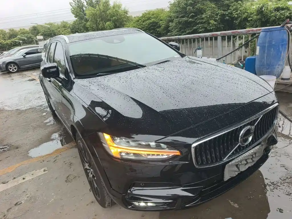 Фото 4 - Volvo V90
