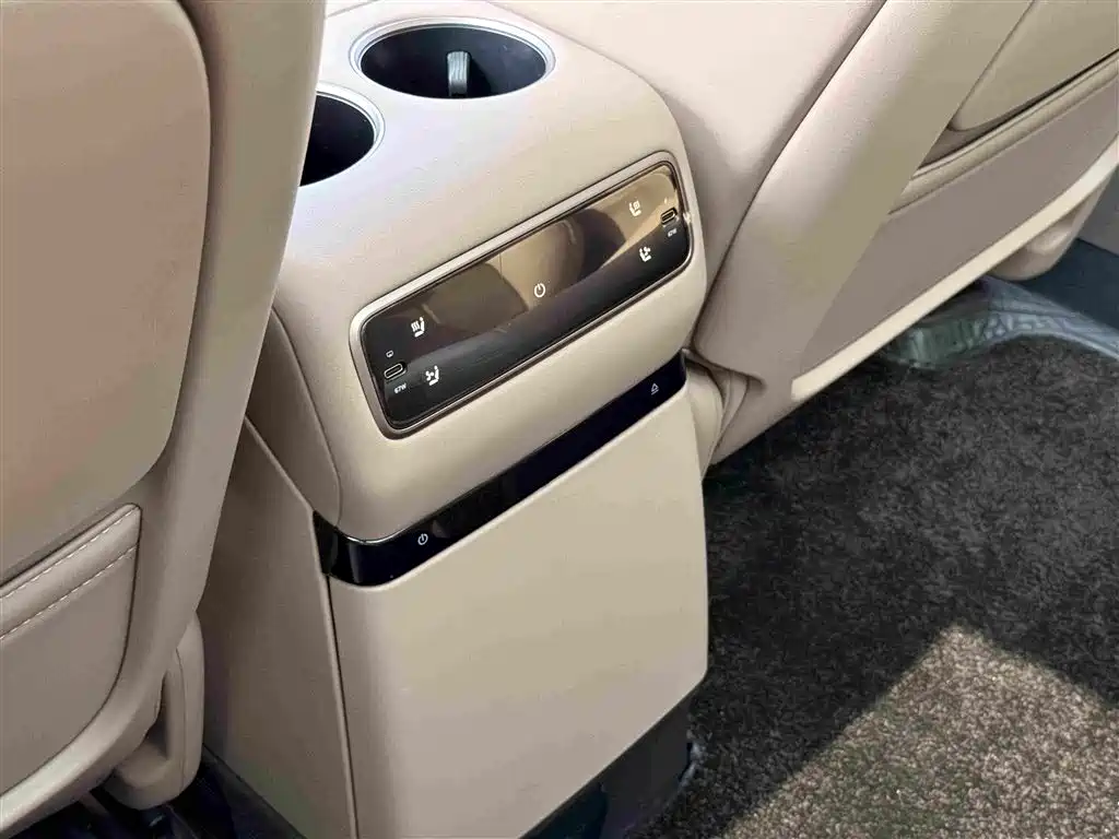 Li Auto Li i8 2026 2025 Standard Edition