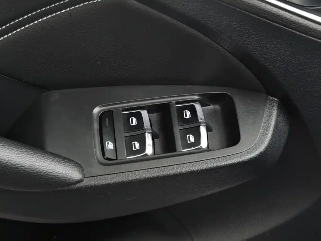 Фото 9 - Roewe RX5